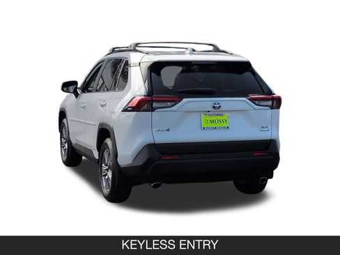 Used 2022 Toyota RAV4 XLE w/ Convenience Package image 7