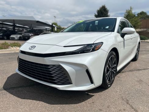 Used 2025 Toyota Camry XLE image 4