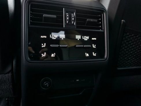 Used 2024 Porsche Cayenne S image 34