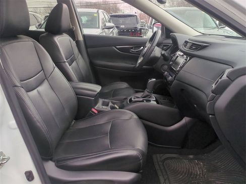 Used 2019 Nissan Rogue SL w/ Premium Package image 28