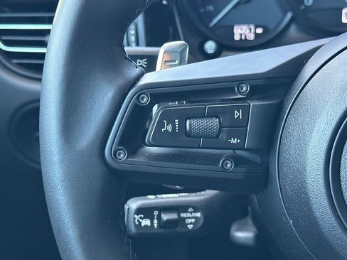 Used 2025 Porsche Macan image 30