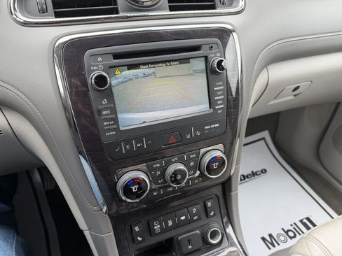 Used 2017 Buick Enclave Premium w/ Experience Buick Package FWD image 11