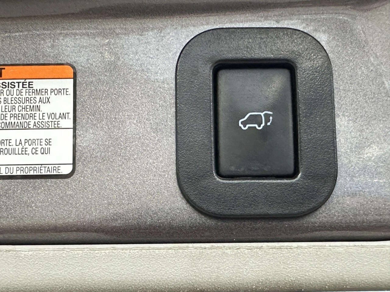 Used 2015 Toyota Sienna SE FWD image 40