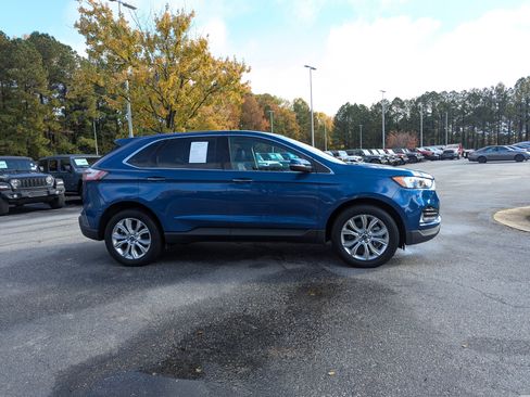 Used 2022 Ford Edge Titanium image 4