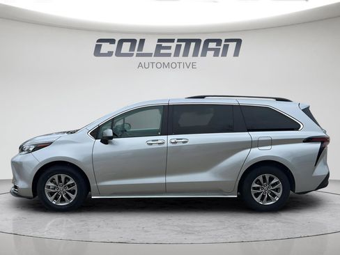 Used 2024 Toyota Sienna XLE image 8