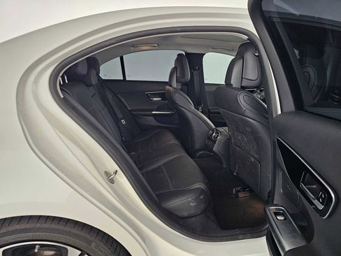 Used 2023 Mercedes-Benz C 300 Sedan image 12