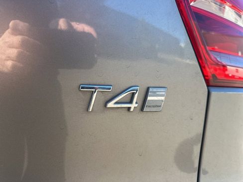 Used 2020 Volvo XC40 T4 Inscription image 10