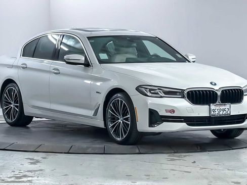 Used 2023 BMW 530e w/ Executive Package image 9