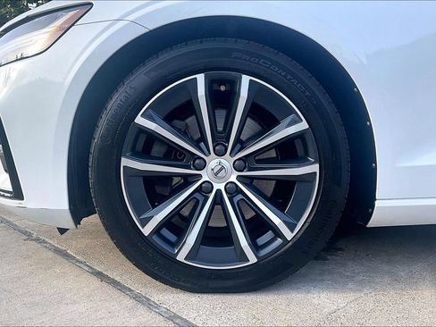 Used 2021 Volvo S60 T5 Momentum FWD image 11