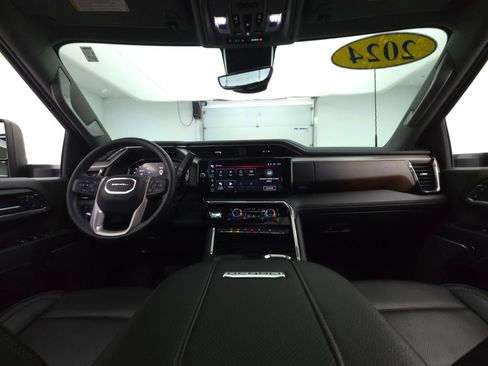 Used 2024 GMC Sierra 2500 Denali w/ Denali Reserve Package image 2