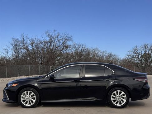 Used 2024 Toyota Camry LE image 3
