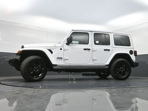 Used 2022 Jeep Wrangler Unlimited Sahara AWD/4WD image 29
