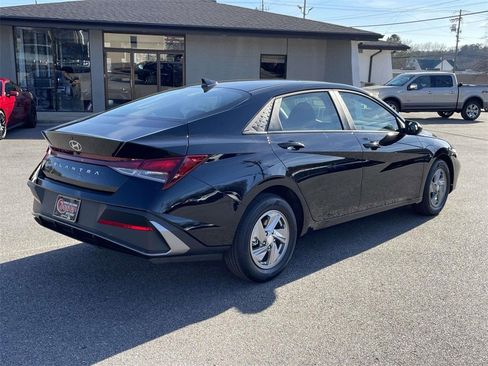 New 2026 Hyundai Elantra SE image 3