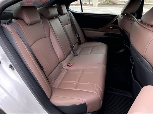 Used 2025 Lexus ES 350 w/ Luxury Package image 18