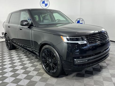 Used 2024 Land Rover Range Rover Long Wheelbase SE image 1