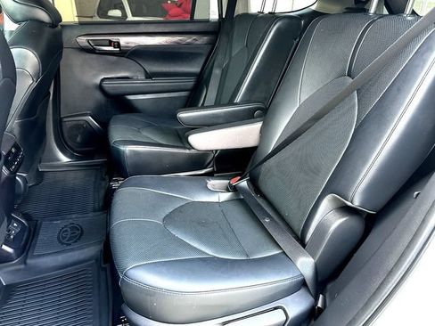 Used 2023 Toyota Highlander Limited AWD/4WD image 19