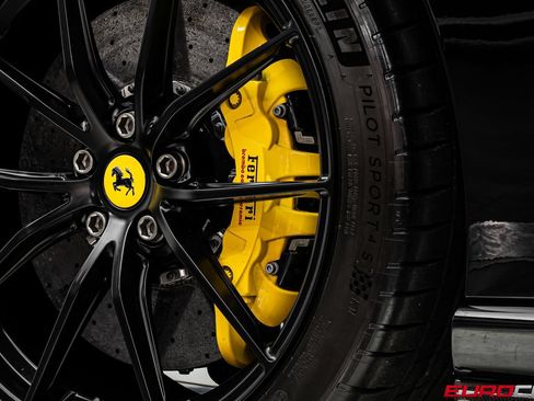 Used 2020 Ferrari 812 Superfast RWD image 28