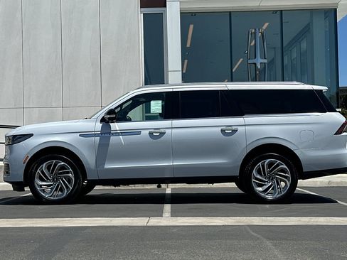 New 2026 Lincoln Navigator L Reserve AWD/4WD image 6