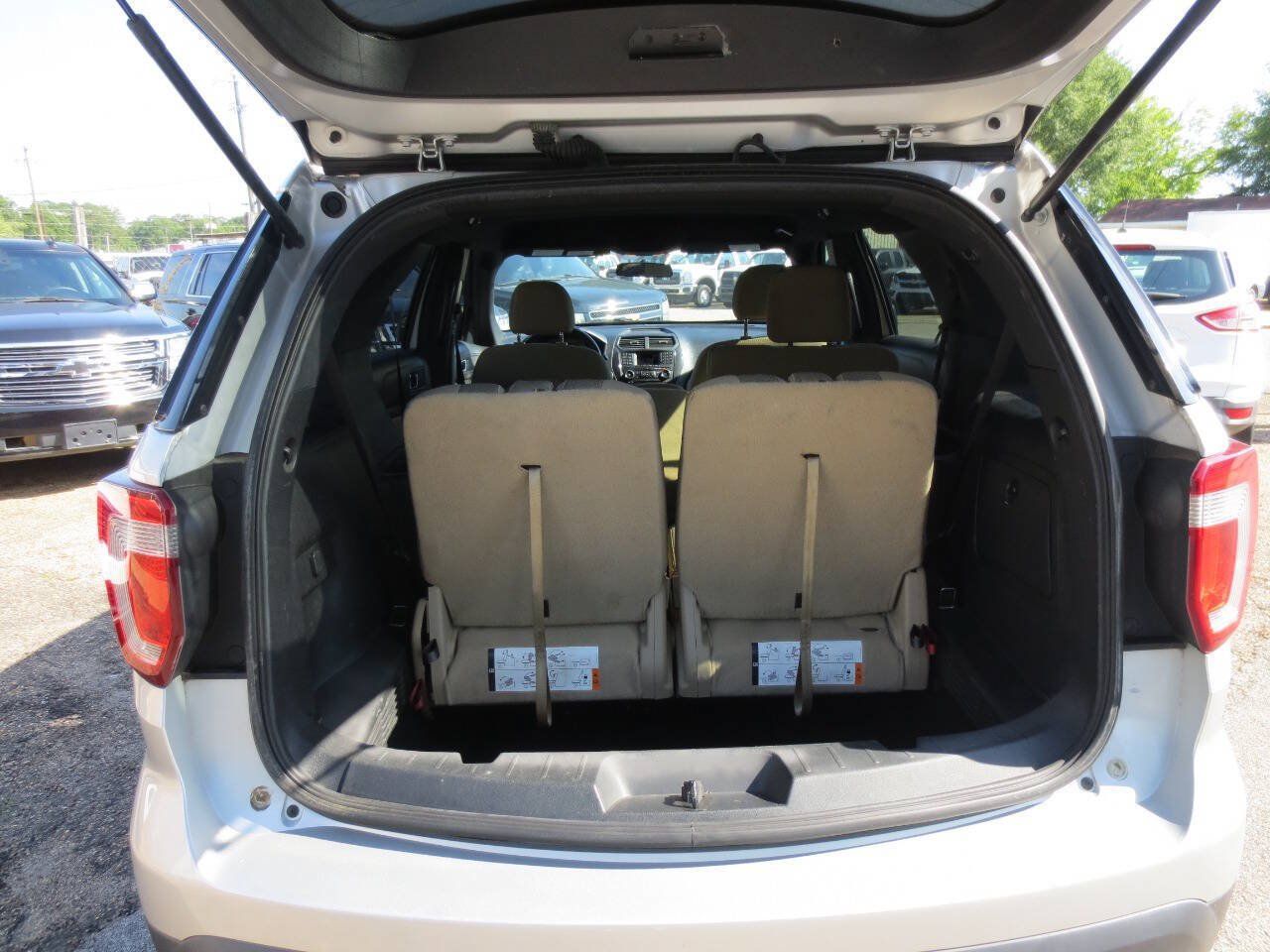 Used 2017 Ford Explorer FWD image 5