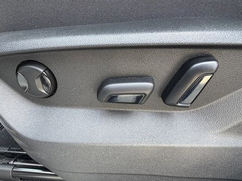 Used 2024 Volkswagen Atlas Peak Edition SE image 30