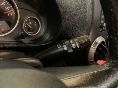 Used 2016 Jeep Wrangler Sahara image 25