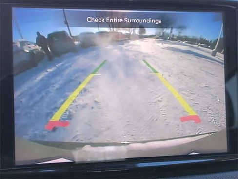 Used 2022 Chrysler Pacifica Touring-L image 18