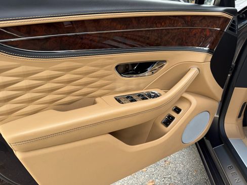 Used 2021 Bentley Flying Spur W12 AWD/4WD image 28