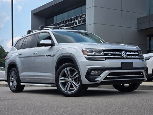Used 2018 Volkswagen Atlas SEL w/ R-Line Package AWD/4WD image 2