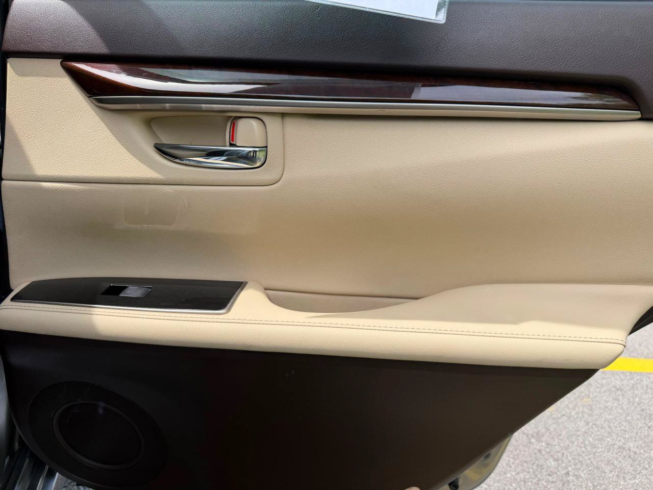 Used 2016 Lexus ES 350 w/ Premium Package w/Wood Trim FWD image 21