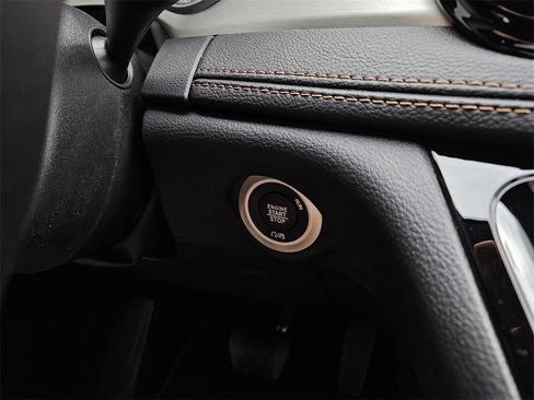 New 2026 Chrysler Pacifica Pinnacle image 23