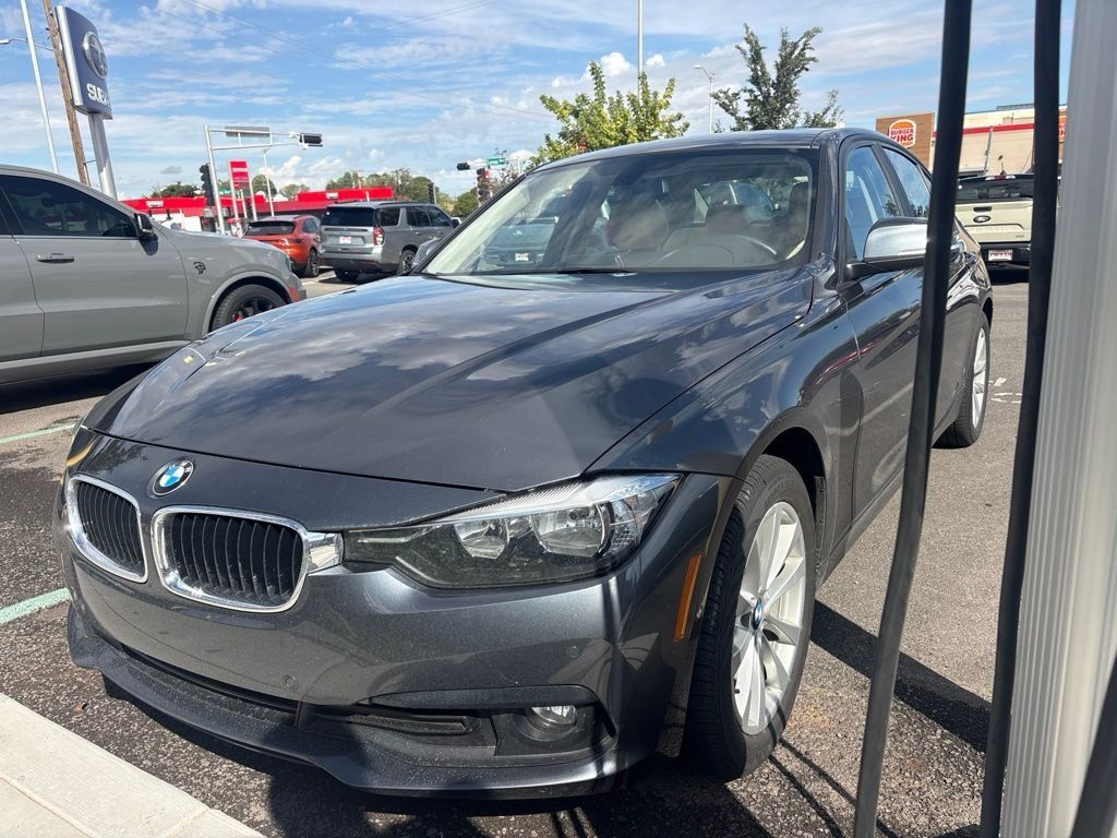 Used 2017 BMW 320i xDrive Sedan AWD/4WD image 2