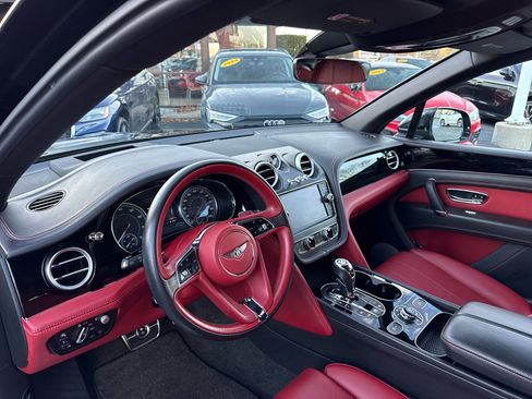 Used 2019 Bentley Bentayga image 29