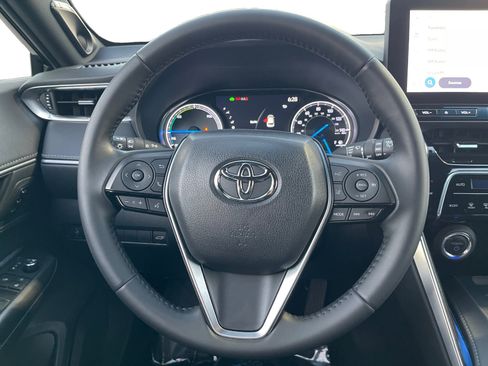 Used 2024 Toyota Venza XLE image 12