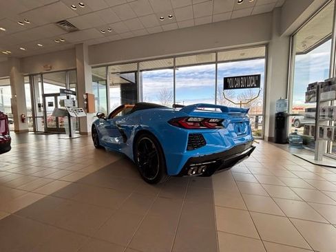 Used 2021 Chevrolet Corvette Stingray Premium Conv w/ Z51 Performance Package RWD image 3