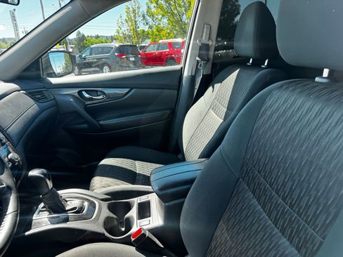 Used 2020 Nissan Rogue S FWD image 11