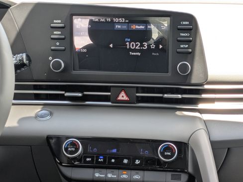 Used 2025 Hyundai Elantra Sport FWD image 14