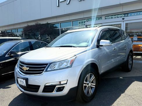 Used 2017 Chevrolet Traverse LT AWD/4WD image 3