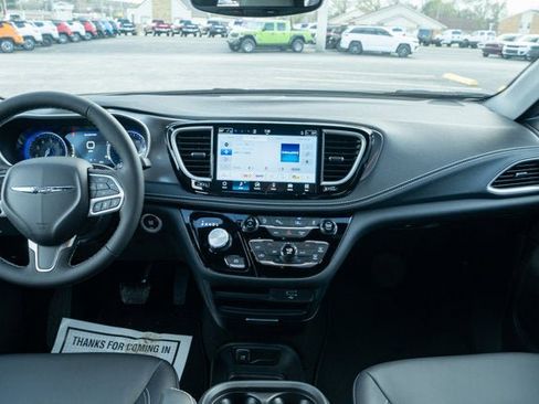 New 2026 Chrysler Pacifica Select image 27