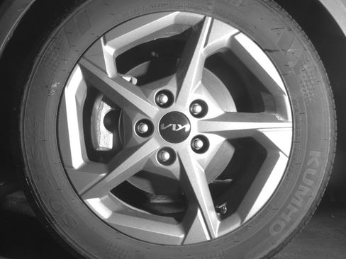 Used 2025 Kia K4 LXS image 12