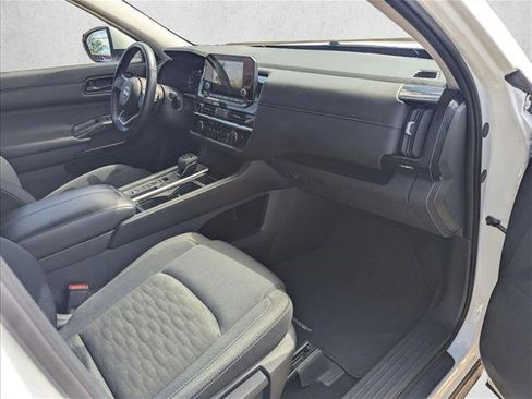 Used 2025 Nissan Pathfinder SV FWD image 21