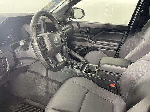 Used 2025 Toyota Tacoma SR5 AWD/4WD image 10