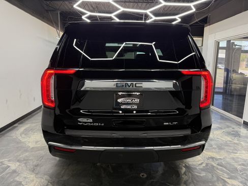 Used 2023 GMC Yukon SLT w/ SLT Premium Package AWD/4WD image 4