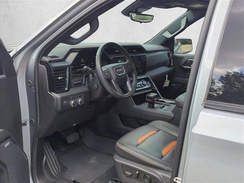 Used 2024 GMC Sierra 1500 AT4 w/ Technology Package AWD/4WD image 11