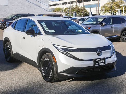 New 2026 Nissan Leaf FWD image 3