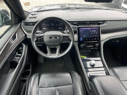 Used 2022 Jeep Grand Cherokee Overland w/ Luxury Tech Group IV image 23