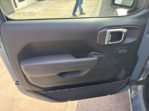 New 2026 Jeep Gladiator Sport AWD/4WD image 10