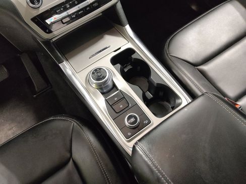 Used 2022 Ford Explorer XLT w/ Equipment Group 202A image 26