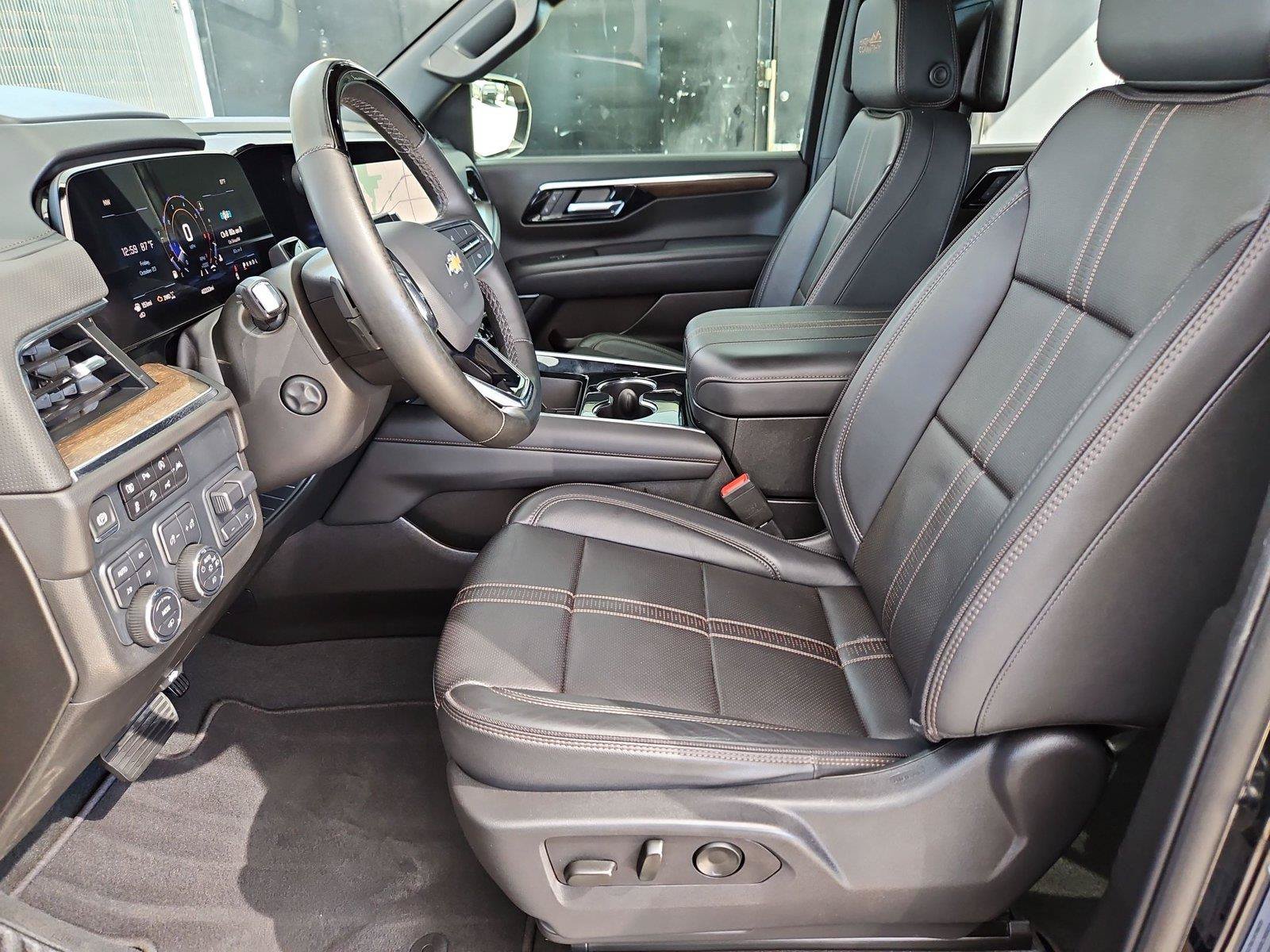 Used 2025 Chevrolet Suburban High Country AWD/4WD image 11