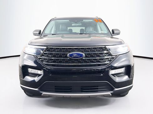 Used 2022 Ford Explorer XLT w/ Equipment Group 202A image 3