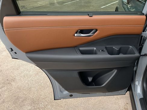 New 2026 Nissan Pathfinder Platinum image 18